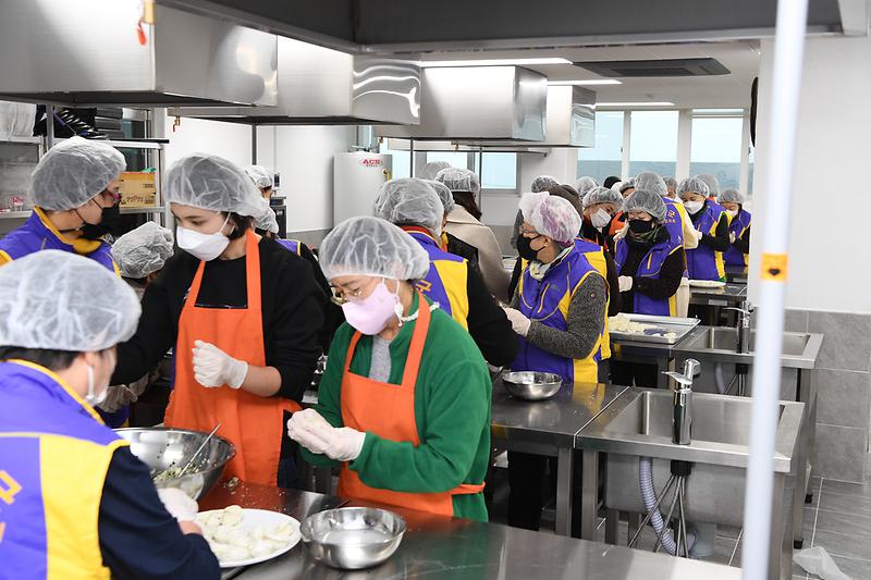 사회복지과_여성단체협의회_만두_나눔행사_(1)