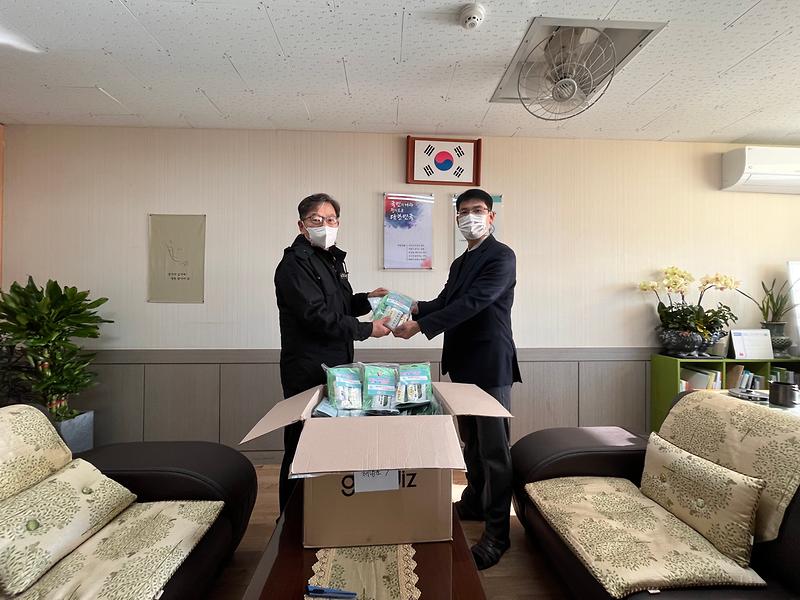 삼산면_학교_방역물품_전달_사진_2_(1)