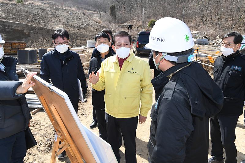 삼산면_만남의광장_조성공사현장_확인_(5)