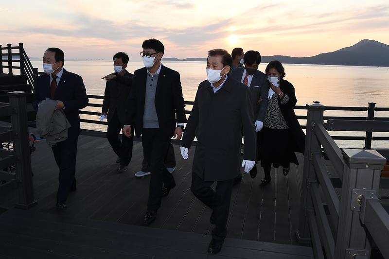 양도면_해안도로_전망데크_준공식_(8)