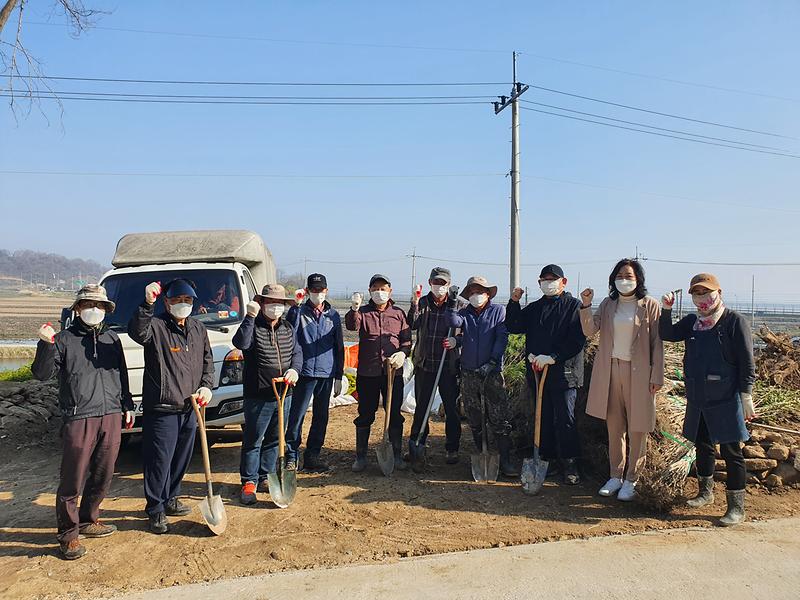 양사면_이장단_꽃_심기_및_환경정비_(1)