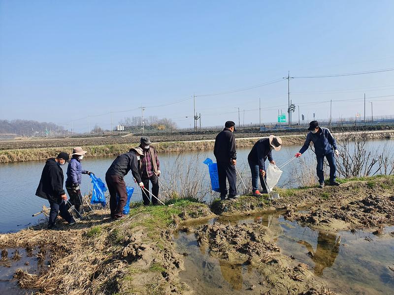 양사면_이장단_꽃_심기_및_환경정비_(4)