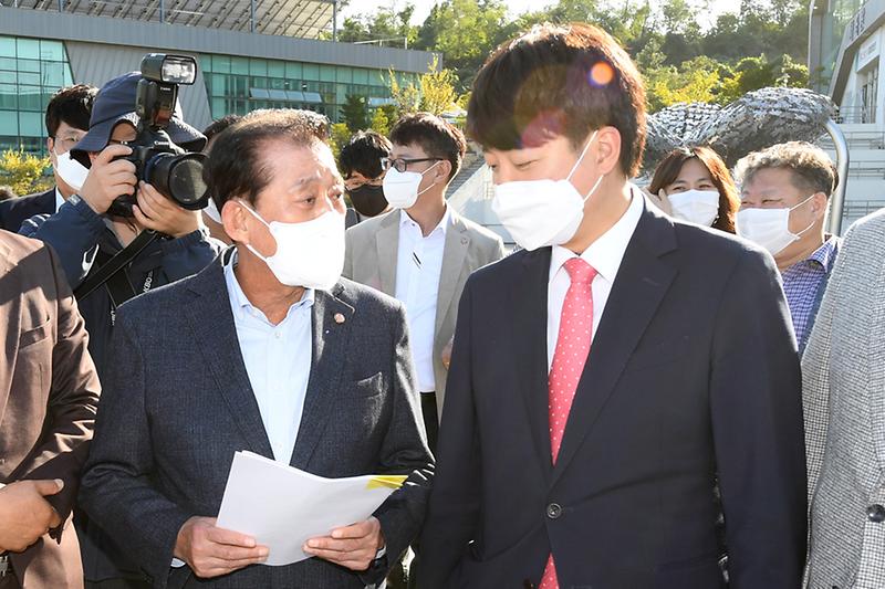 유천호_군수,_국민의_힘_이준석_대표와_회동_(3)