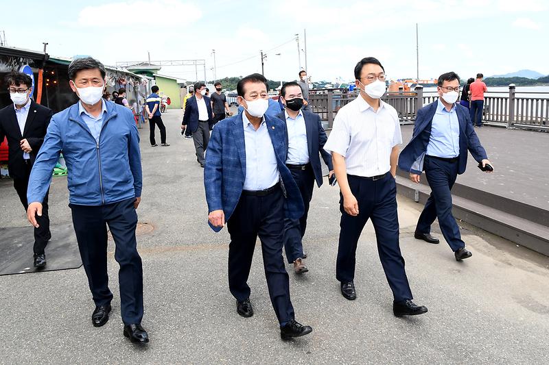 유천호_군수_홍종욱_청장과_함께_현장_행보_(1)