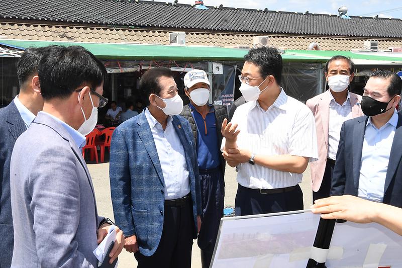 유천호_군수_홍종욱_청장과_함께_현장_행보_(2)