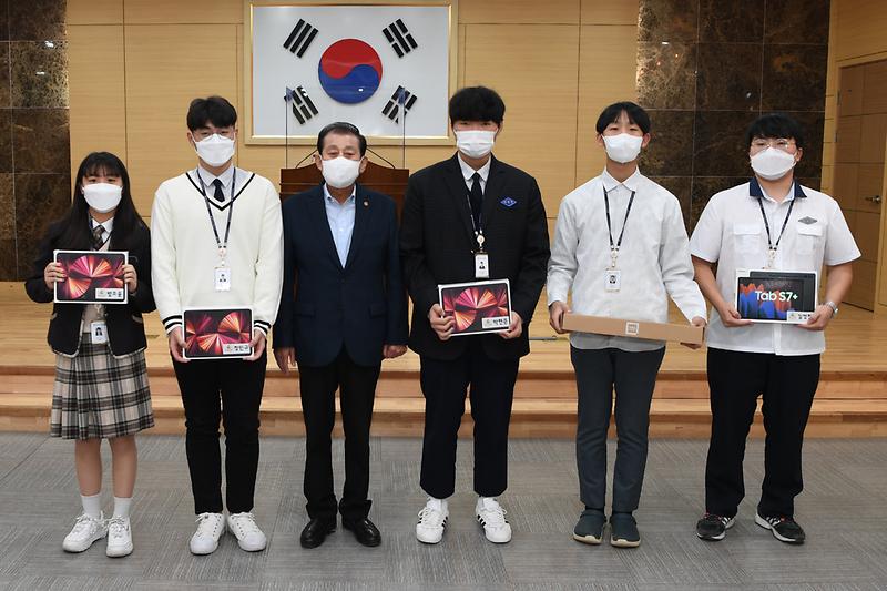 유천호_군수_주니어_외교관_격려_(2)