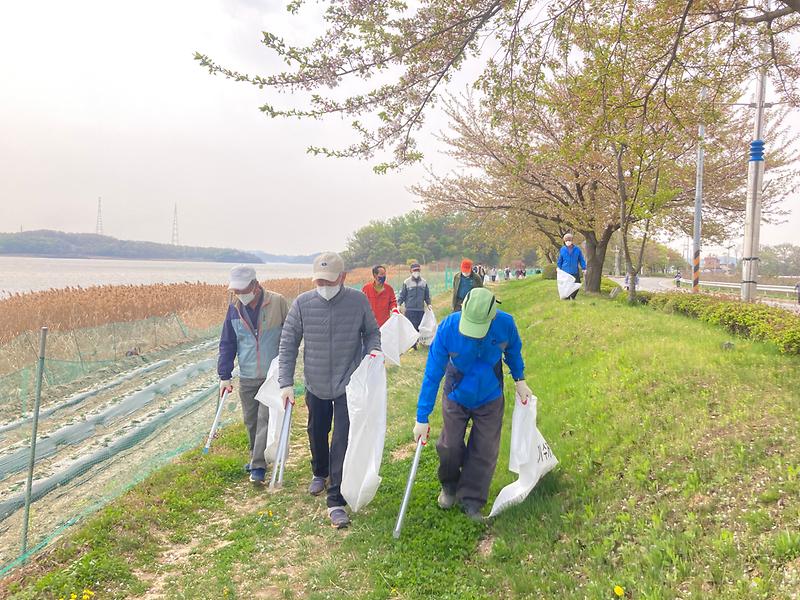 불은면 노인회, 오두돈대 ~ 화도돈대 일대 봄맞이 환경정비 사진