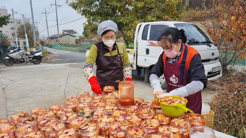 강화읍_지역사회보장협의체_순무김치_전달_(2)