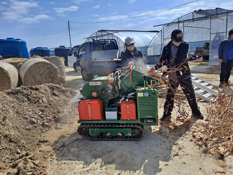 교동면_영농부산물_파쇄_지원_(2)
