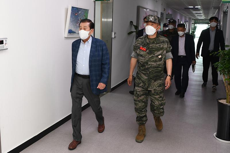 해병대_제2사단장_강화군청_방문_(2)