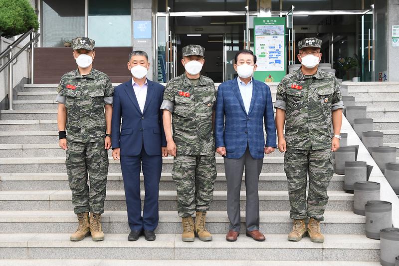 해병대_제2사단장_강화군청_방문_(9)