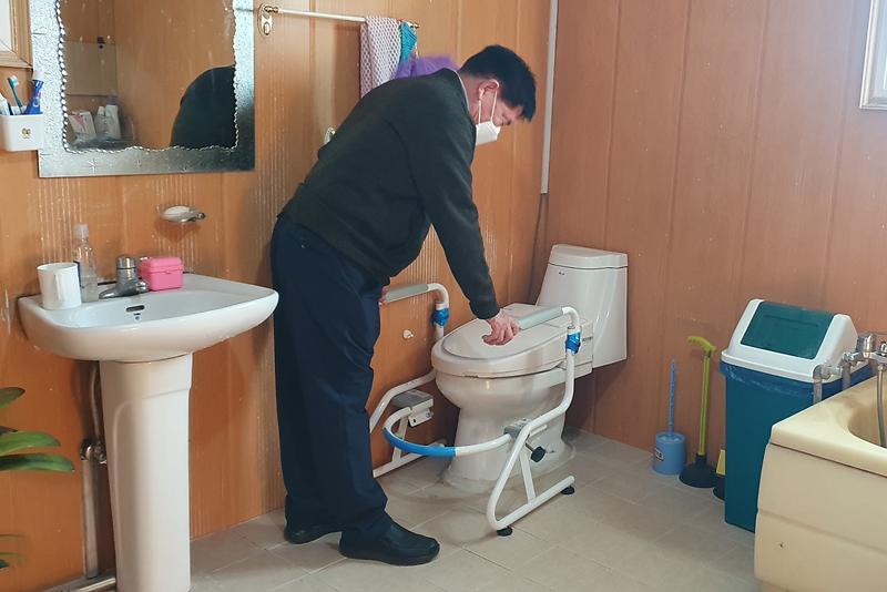 하점면_지역사회보장협의체_안전손잡이_지원