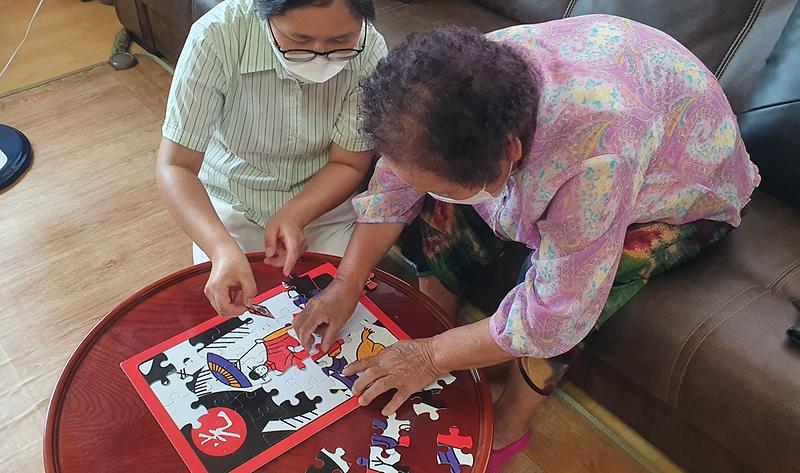 하점면_지역사회보장협의체_어르신_치매예방퍼즐_지원