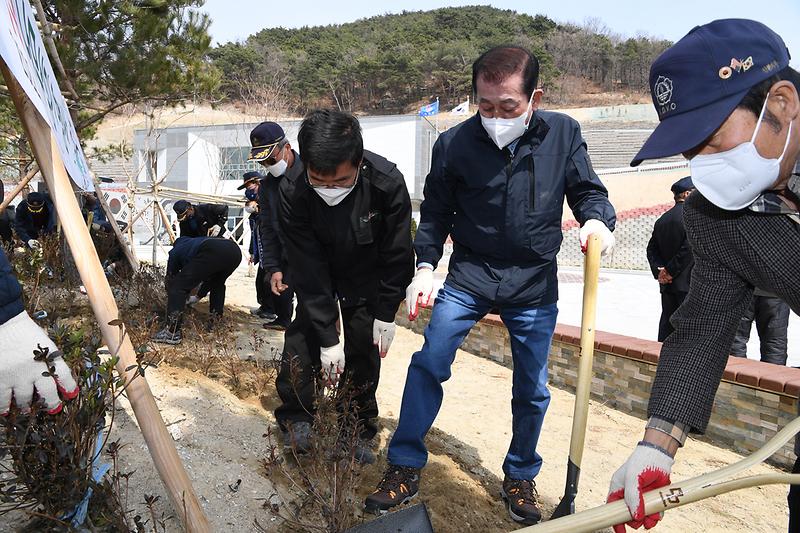 제77회_식목일_나무심기_행사_(15)