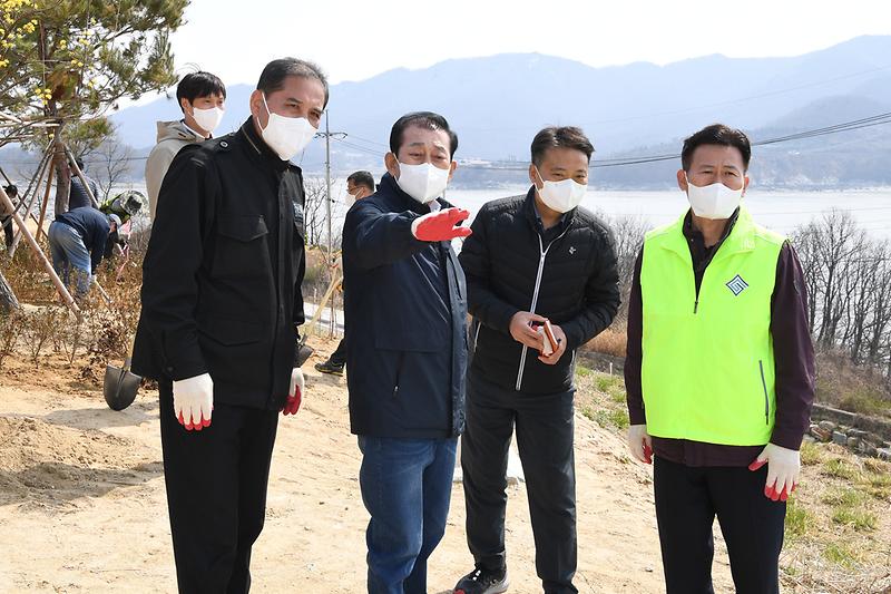 제77회_식목일_나무심기_행사_(19)