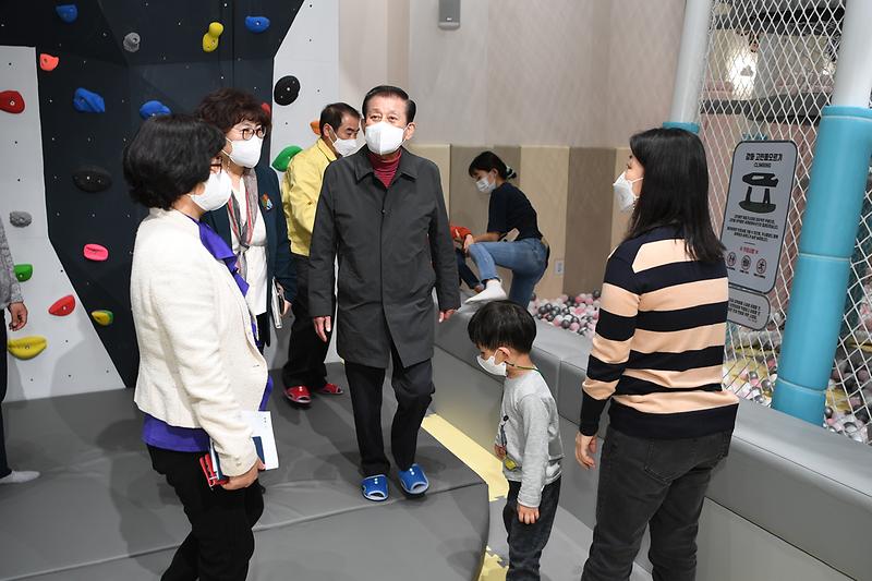 사회복지과_어린이_보육개선_군립키즈카페_방문)