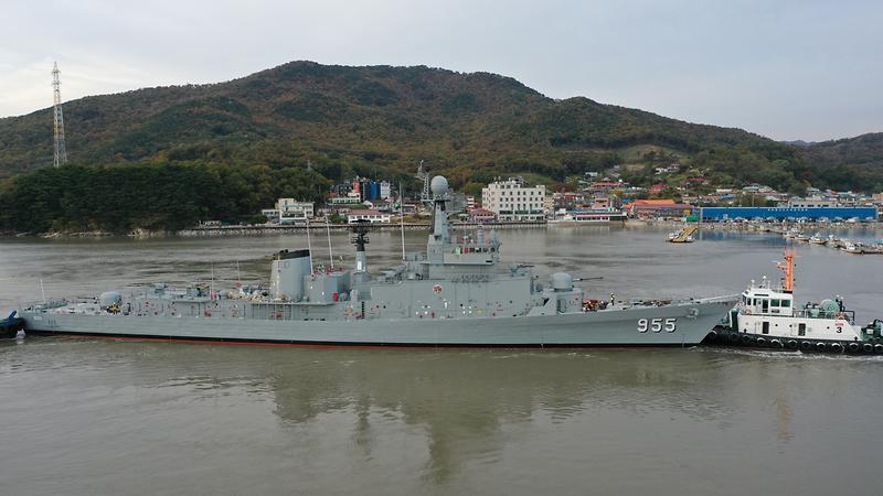 퇴역_해군함정_외포리_접안_(1)