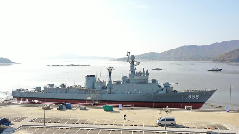 퇴역_해군함정_외포리_접안_(2)