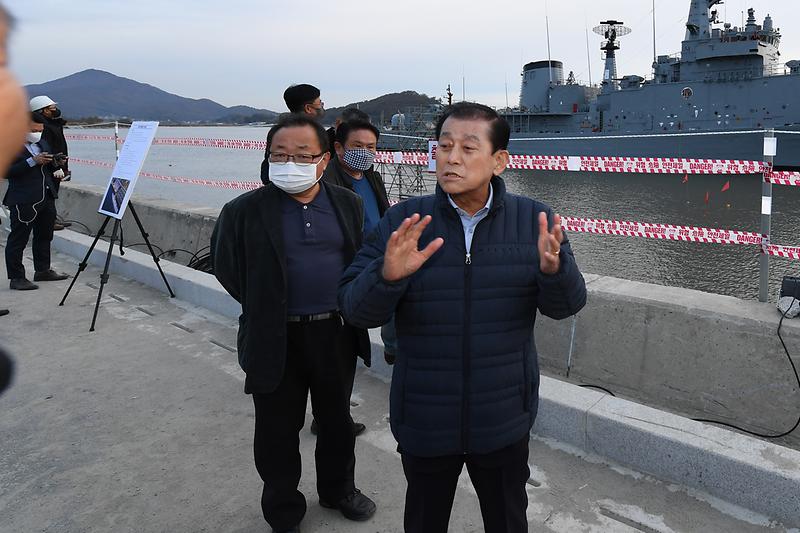 퇴역_해군함정_외포리_접안_(8)