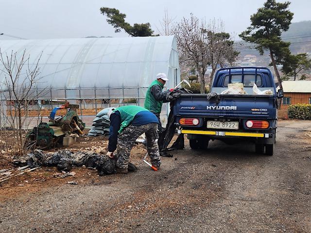 불은면_새마을지도자_폐비닐_수거