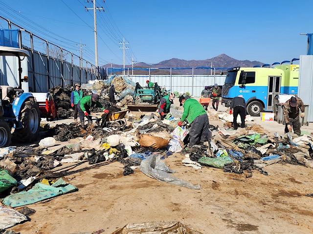 불은면_새마을지도자_폐비닐_수거