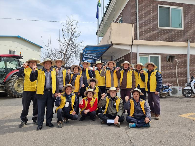 대한노인회_선원면분회_노인자원봉사단_환경정화_(1)