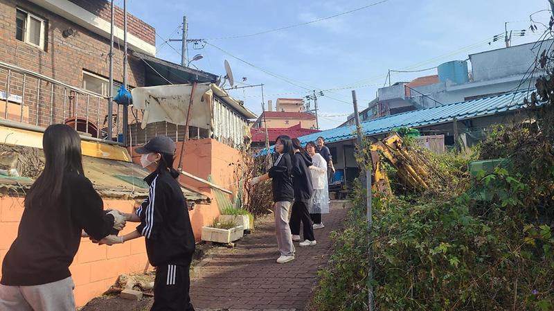 강화읍_덕신고․강화고,_손에서_손으로_전하는_사랑의_연탄_나눔_봉사_2