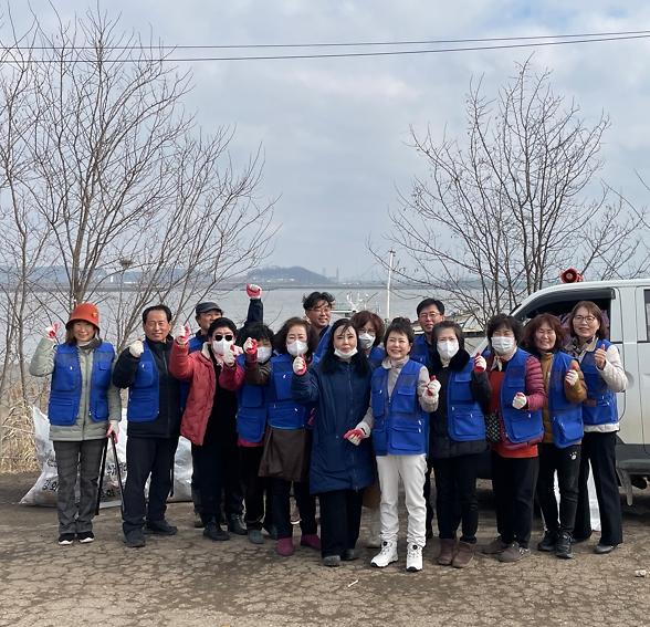 길상면_주민자치위_해안가_환경정화활동_(1)