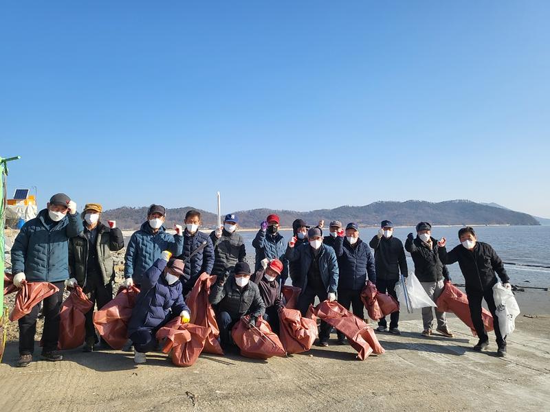 교동면_노인회_해안쓰레기_수거