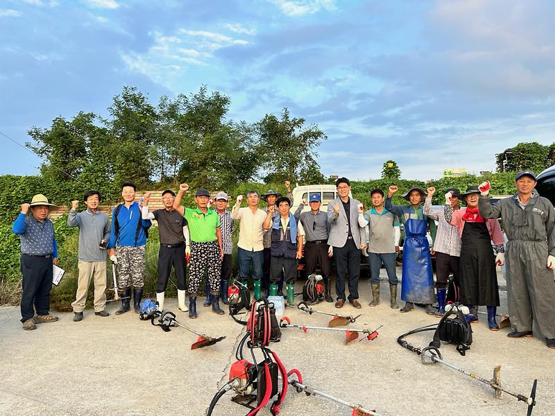 하점면_이장단,_생태계_교란_야생식물_제거_활동_1