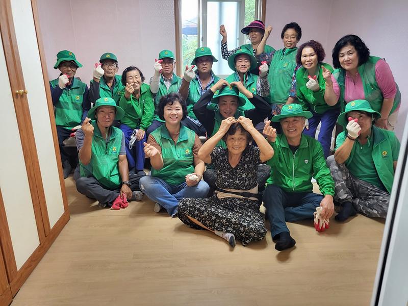 하점면_새마을지도자_집고쳐주기_(1)