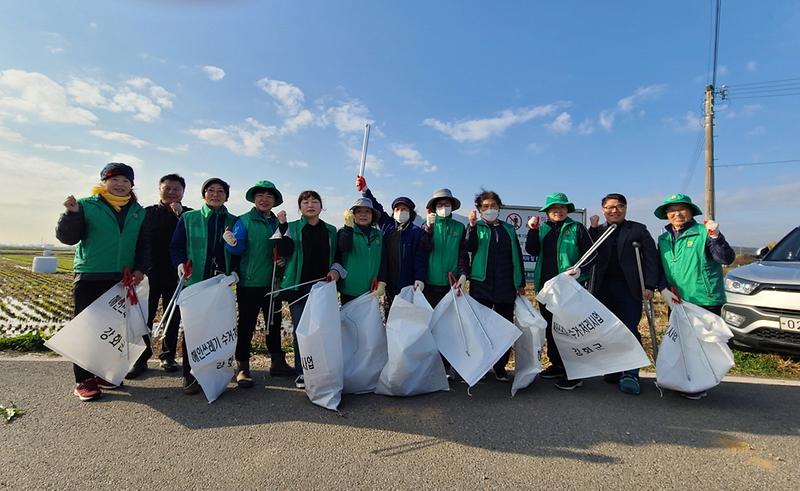 화도면_환경정화_농촌지도자회_미루지항_정비(2)