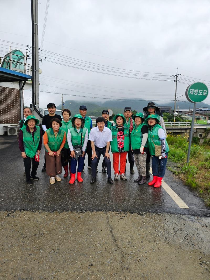 선원면_남녀새마을지도자회_도로변_제초_(1)