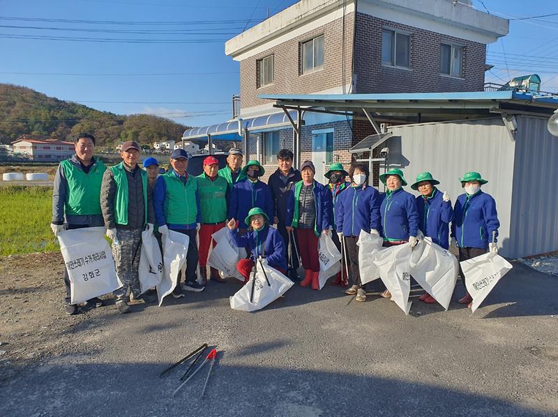 선원면새마을남녀지도자회_환경정화_(1)
