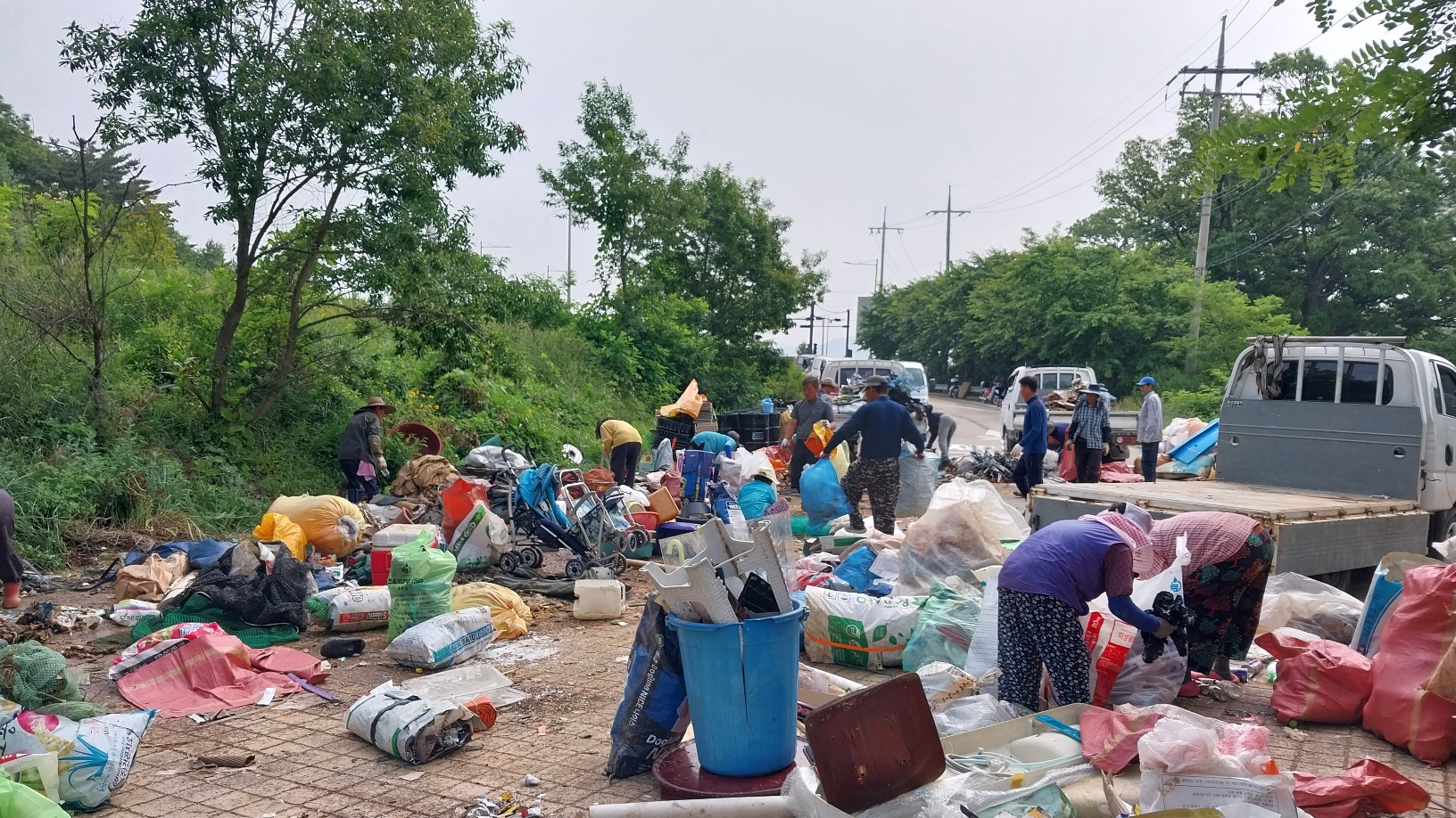 교동면_봉소리_주민,_쓰레기_분리수거_등_대청소_앞장_(1)