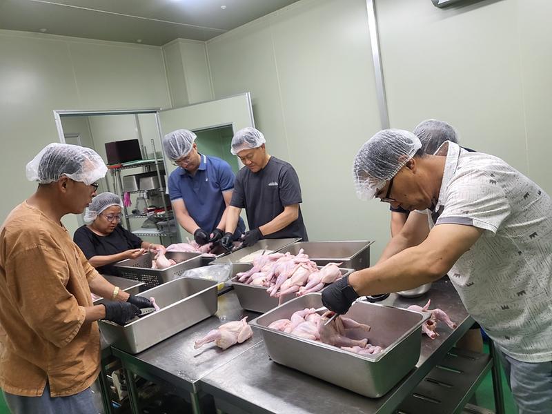 강화읍_주민자치_초복맞이_어르신_삼계탕_대접2