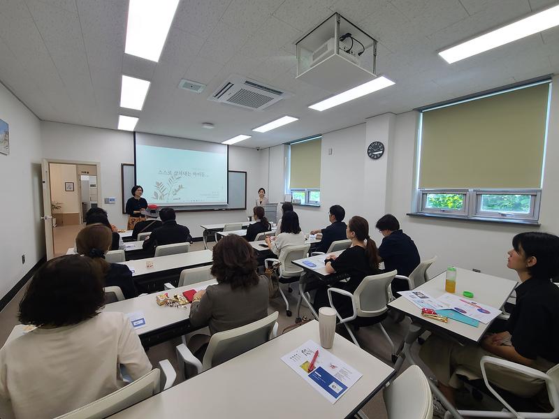 강화군,_청소년기_자녀_둔_부모들의_역량_개발_위한_부모_교육_진행_(1)