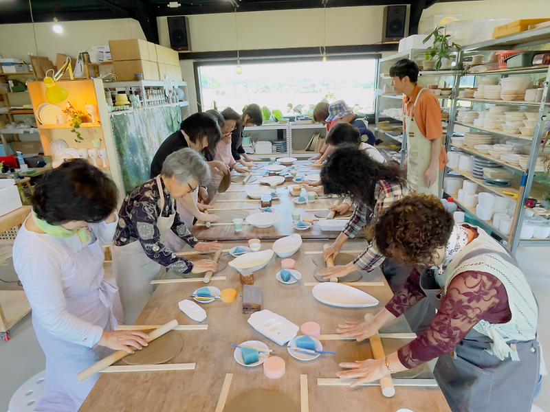 강화군_가족센터,_가정의_달_맞이_원데이클래스_도예_체험으로_행복_선사_(2)