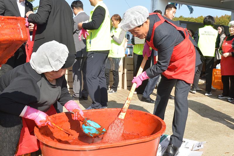 강화군_농가주부모임_사랑의_고추장_나눔행사_(5)