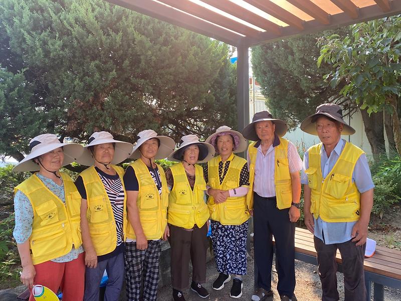 강화군노인복지관_혹서기_모자_전달_(1)