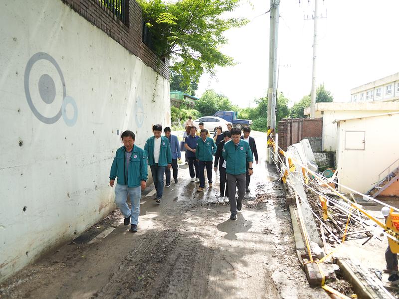 강화군의회,_집중호우에_따른_피해_현장_방문_(1)