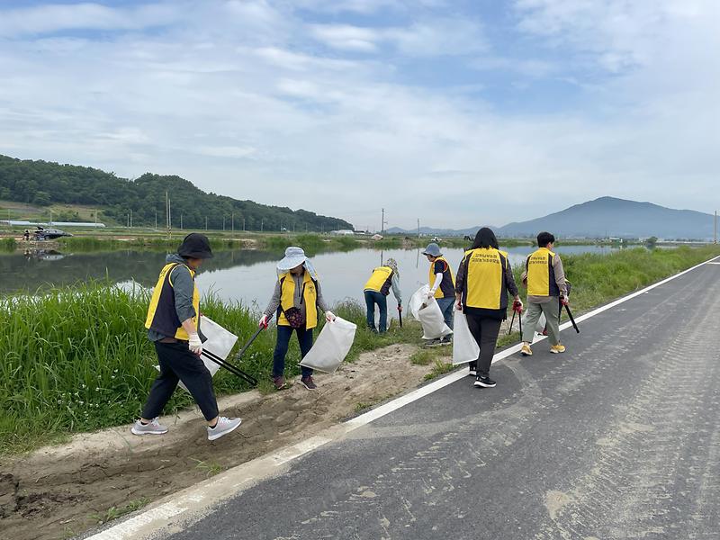 길상면_농가주부모임,_길정천_일대_쓰레기_수거_(2)