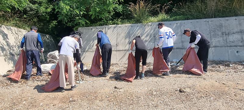 교동면_체육진흥후원회,_해안_쓰레기_수거_앞장