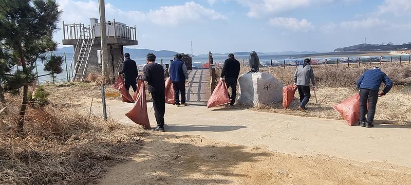 교동면_체육진흥후원회,_해안가_주변_나들길_청소