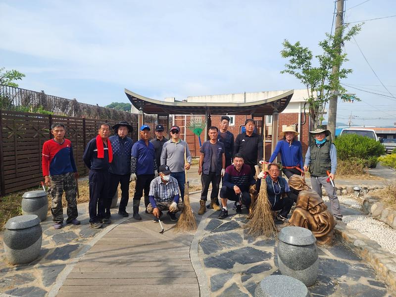 교동면_이장단,_대룡시장_환경정비_실시_(1)