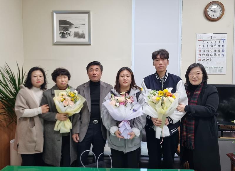 교동면_지역사회보장협의체_장학금_전달