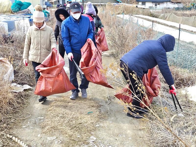 교동면_지역사회보장협의체_나들길_청소_(2)