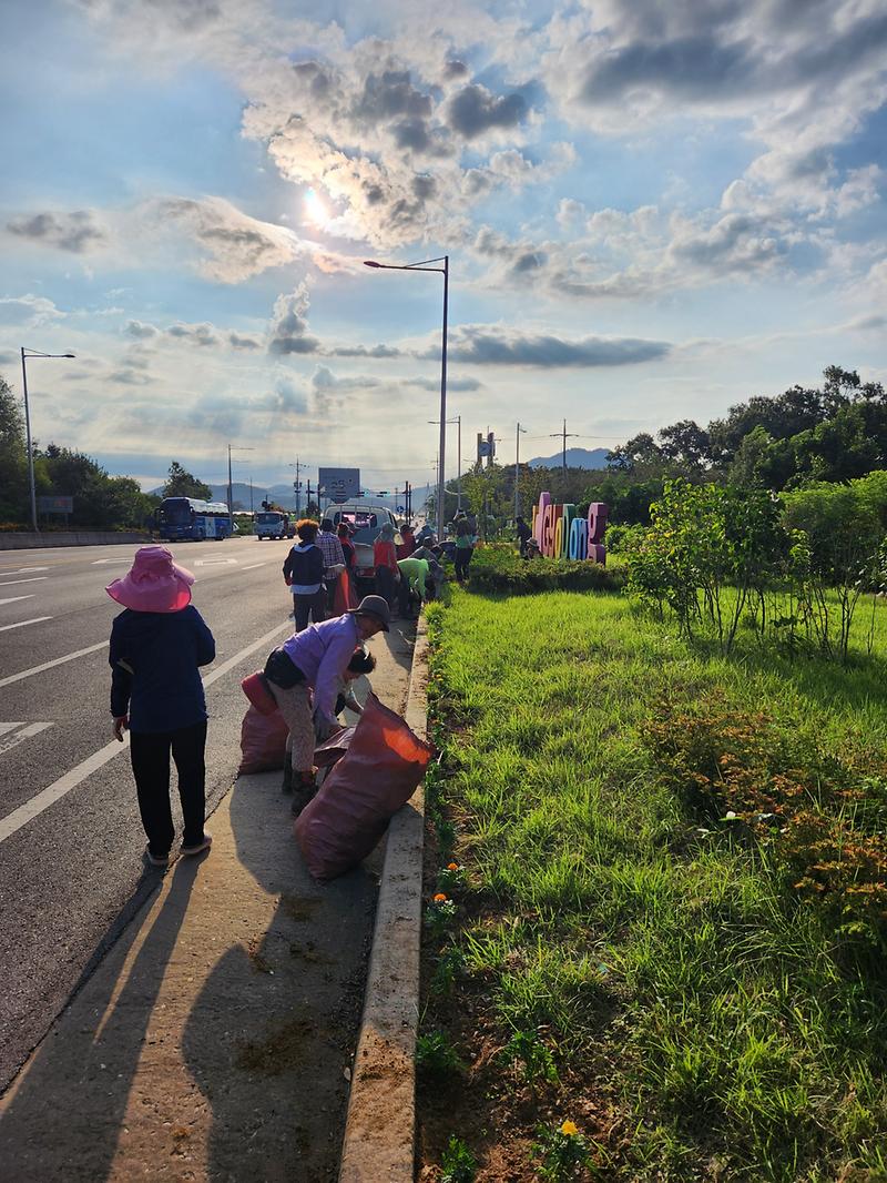 교동면_생활개선회,_꽃길_조성