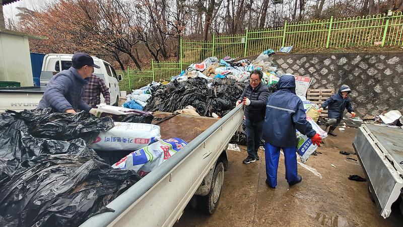 하점면_이장단,_폐비닐_및_농약병_집중_수거
