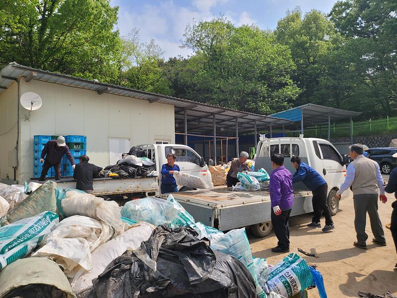 하점면_이장단,_영농철_맞이_폐비닐_집중_수거